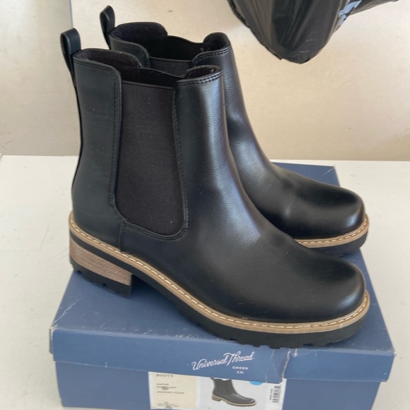 Universal Thread Shoes - Universal thread boots used one time size 71/2